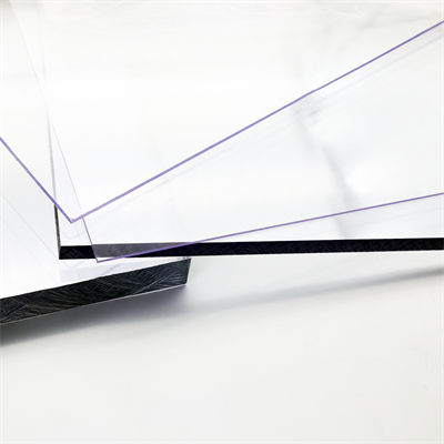 Kiinteä polykarbonaattilevy